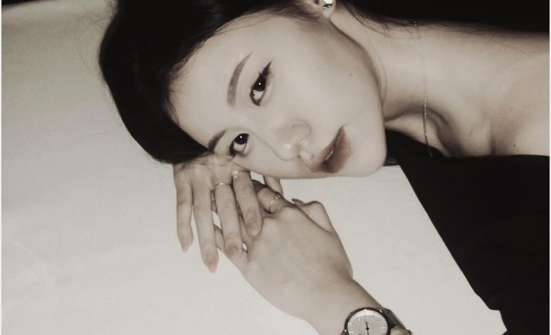 Aurelia Vizal: Identitas dalam Semangkuk Mie Ayam & Teratai yang Menghadap Cahaya