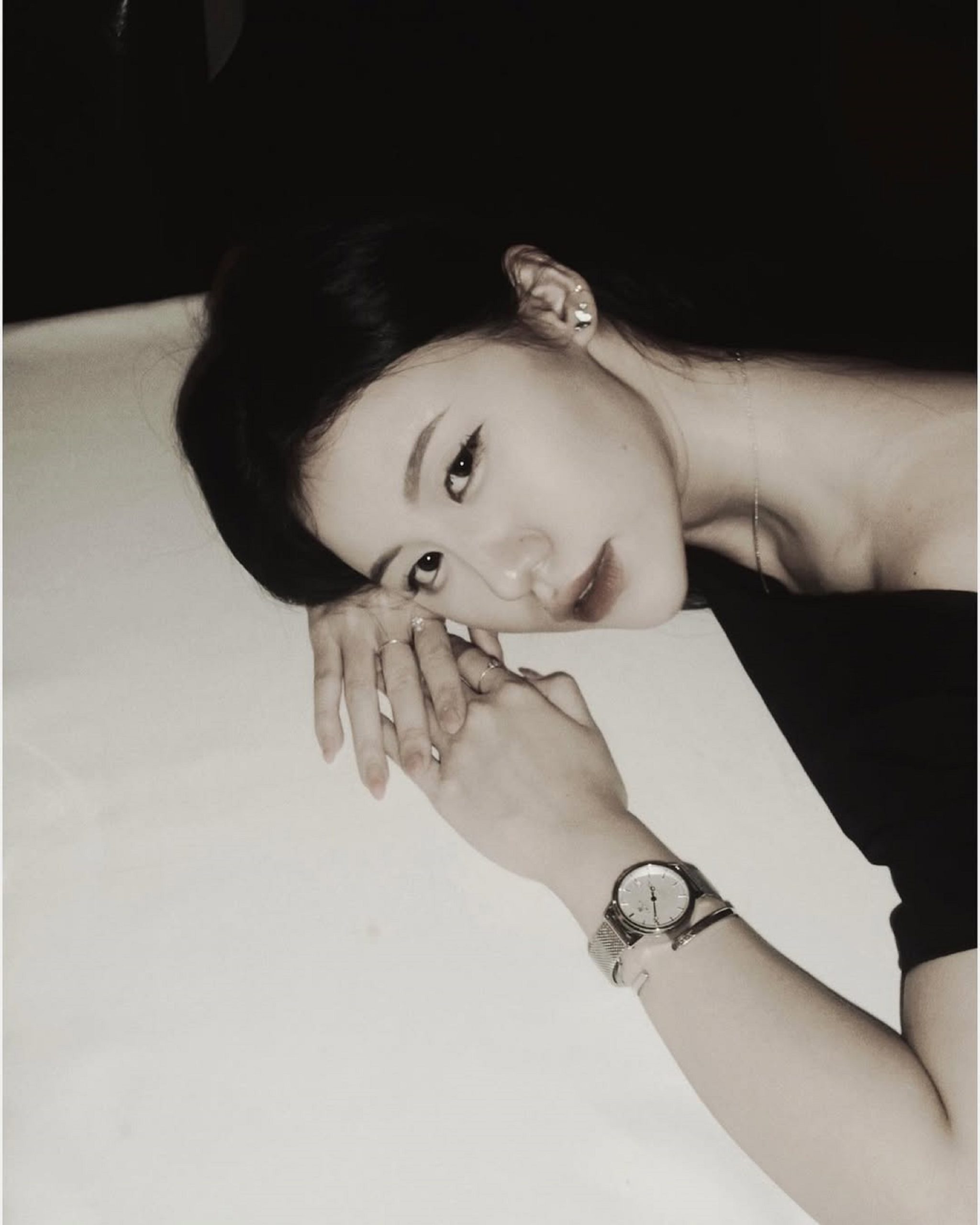 Aurelia Vizal: Identitas dalam Semangkuk Mie Ayam & Teratai yang Menghadap Cahaya